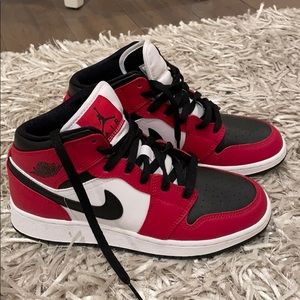 Mid air jordans❤️